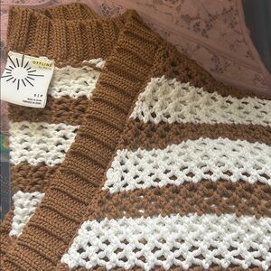 Aerie Offline Cropped V Neck Knit Cream & Caramel Sweater